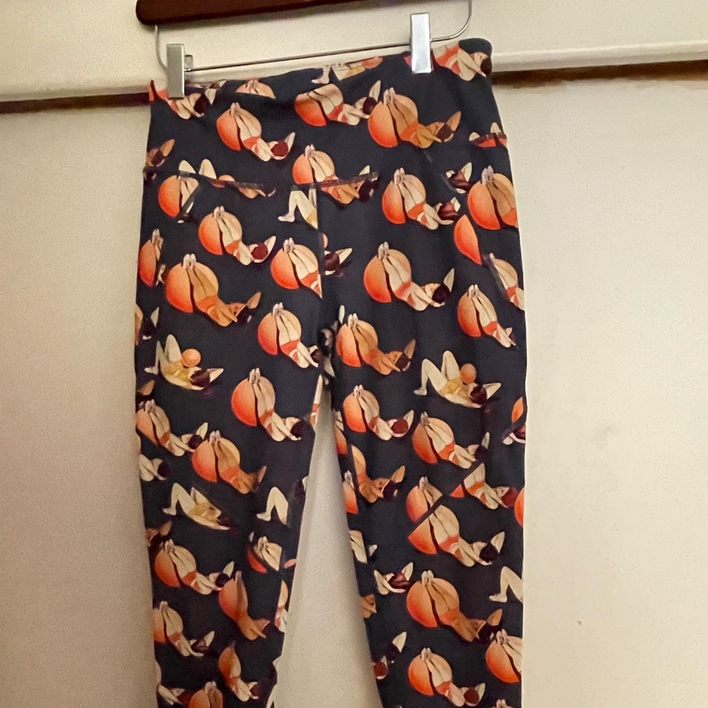 Sweaty Betty Cheeky Peach compression leggings(S) and Bra(S).  Pilates Yoga.